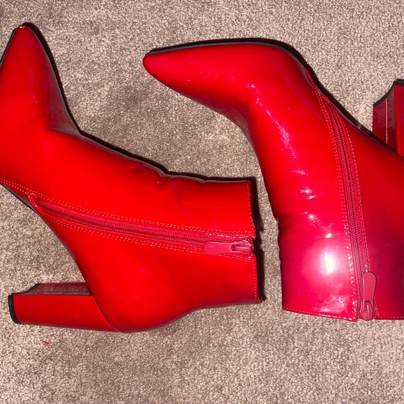 Red Pointed Booties - Picture 2 of 4